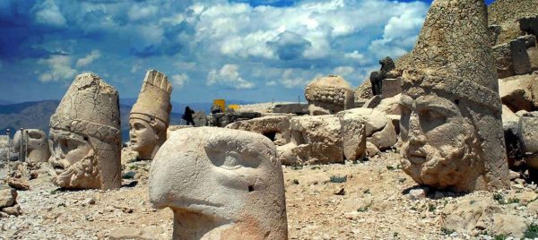 Nemrut taş heykeller